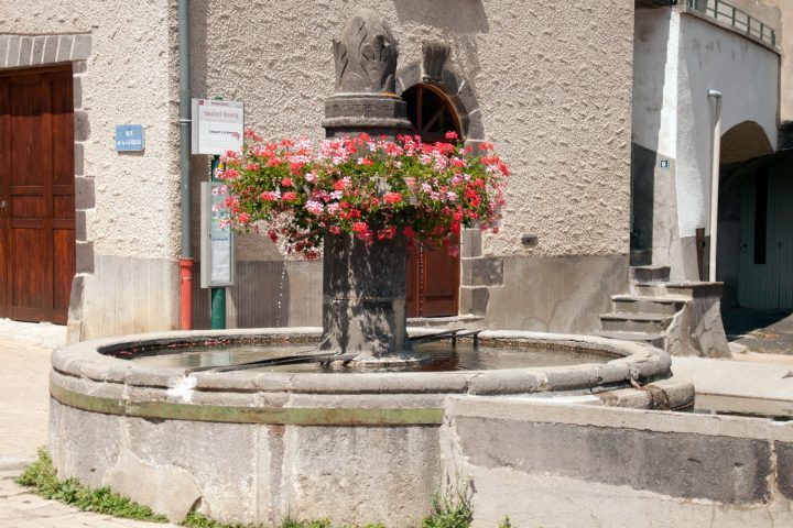 La fontaine de Saulzet-le-Chaud