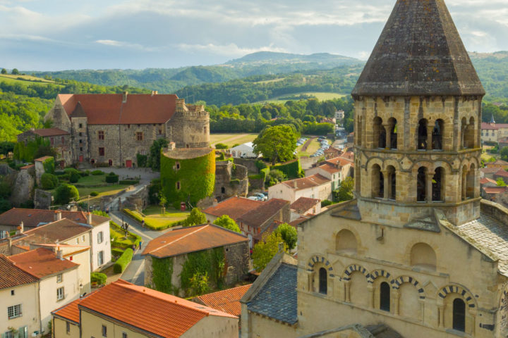 L'église et le château de Saint-Saturnin © Canopée