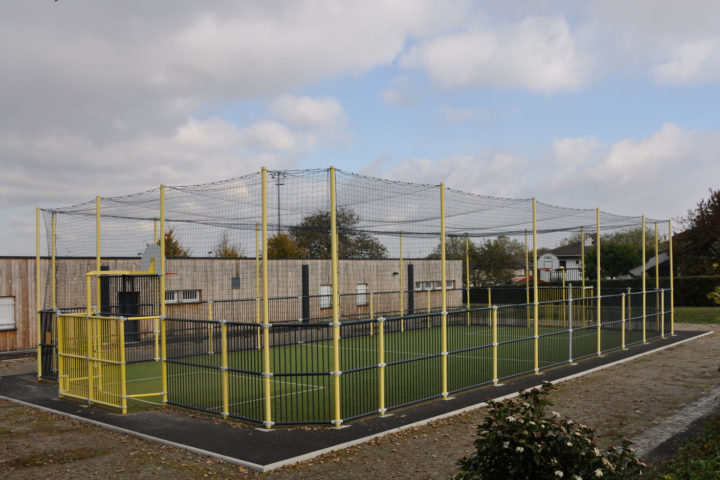 Le citypark permet la pratique du football, du handball et du basketball.