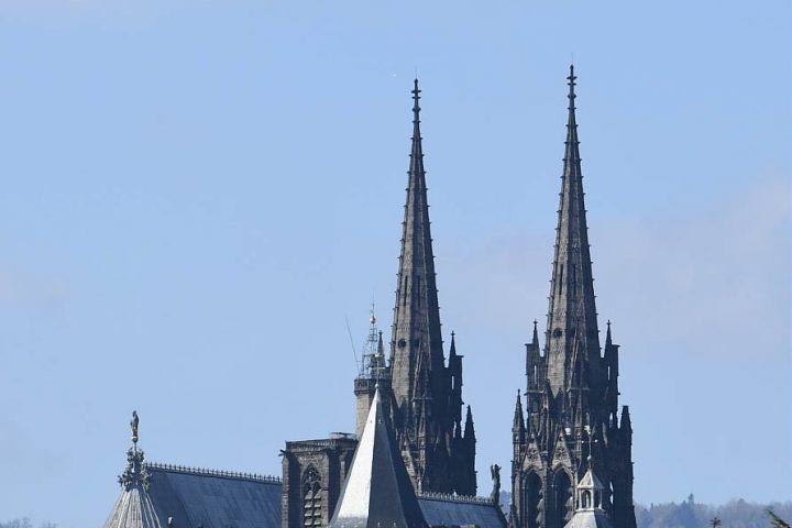 Notre Dame du Port et la cathédrale de Clermont-Ferrand