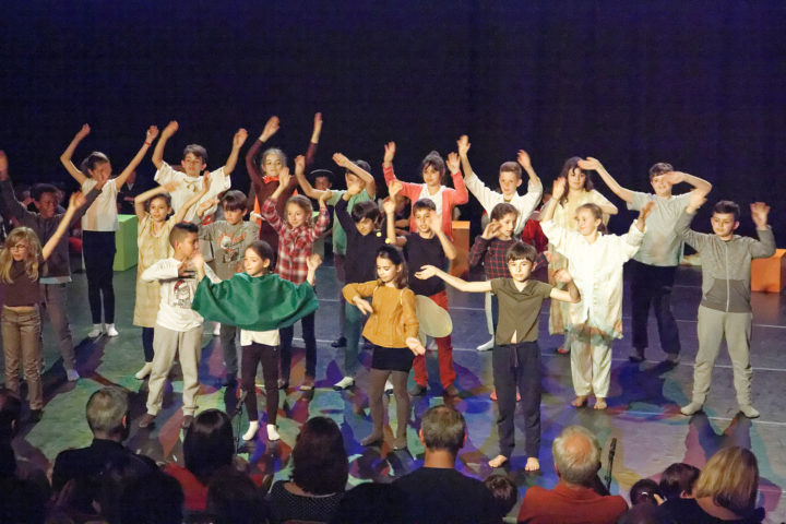 Concert des élèves des écoles élémentaires à la salle André-Raynoird