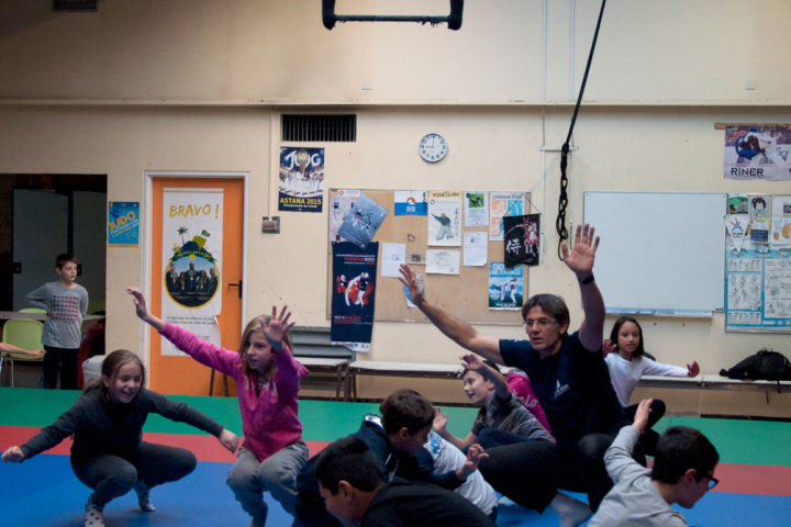 Activité sportive dans le dojo du FLEP