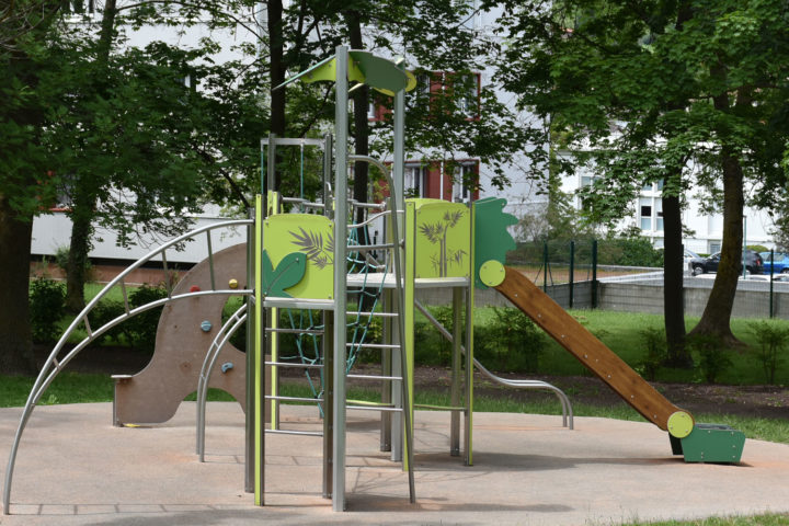 Jeu pour les enfants au parc Bernard-de-Tocqueville